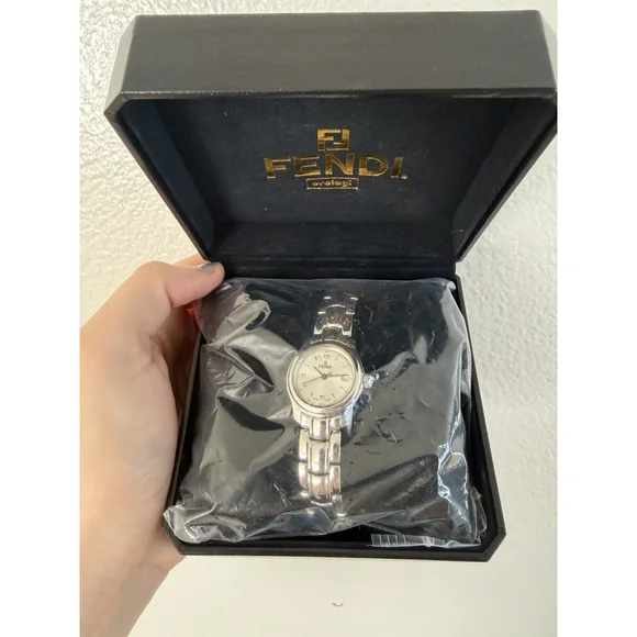 Fendi Orologi Women's Swiss Made Watch #210L Silver
